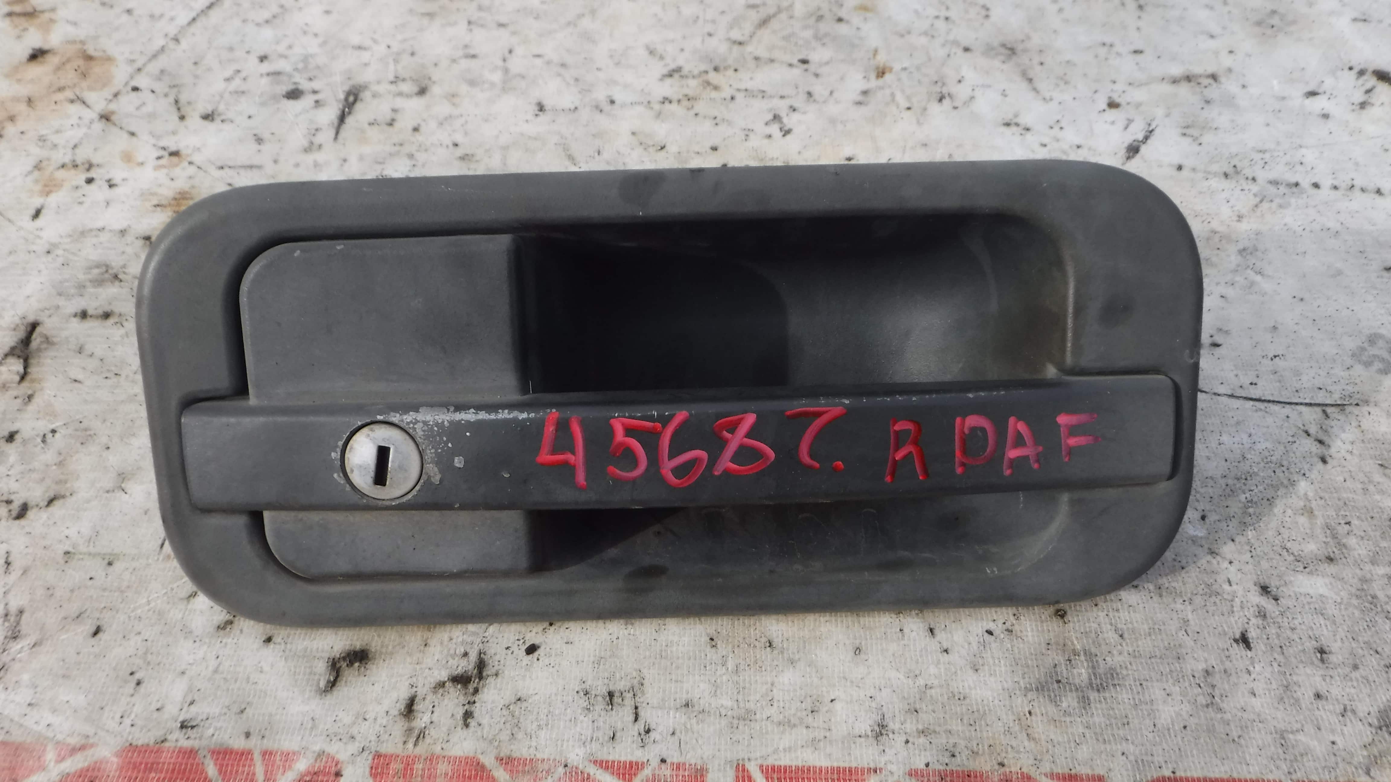 Ручка наружная двери правая Даф DAF 95 ATI 1995 1305480